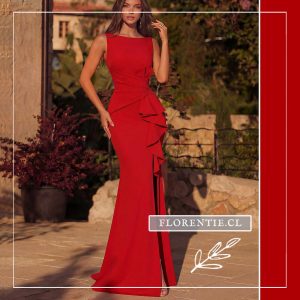Vestido largo rojo elegante con vuelos y abertura